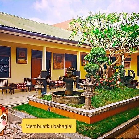 Hotel Sentral Pabean Buleleng Exteriör bild