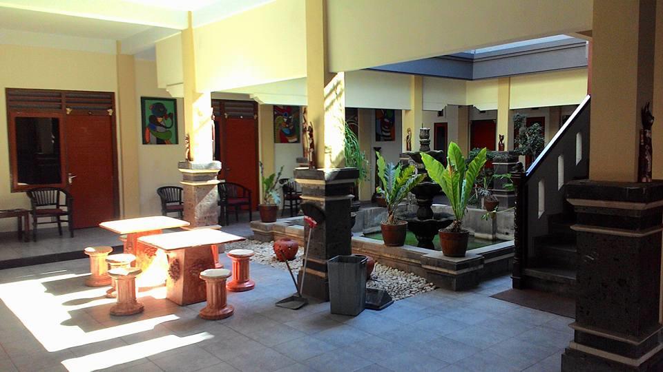 Hotel Sentral Pabean Buleleng Exteriör bild