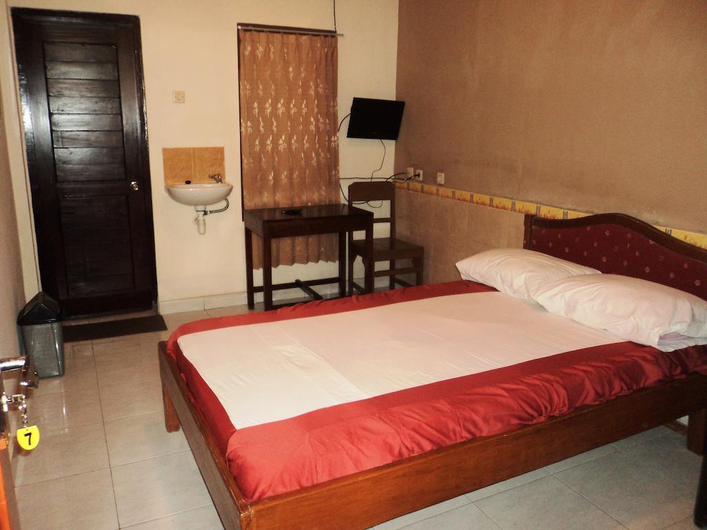 Hotel Sentral Pabean Buleleng Rum bild