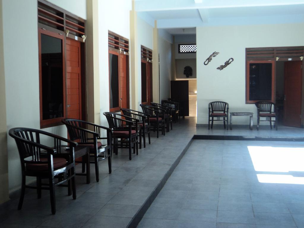 Hotel Sentral Pabean Buleleng Rum bild