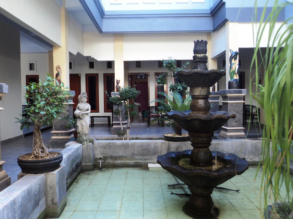 Hotel Sentral Pabean Buleleng Rum bild