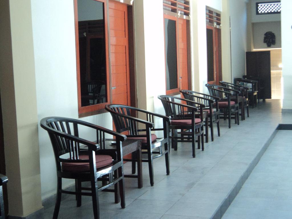 Hotel Sentral Pabean Buleleng Rum bild