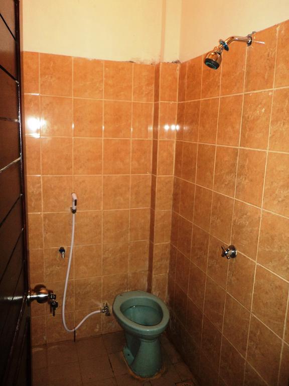 Hotel Sentral Pabean Buleleng Rum bild