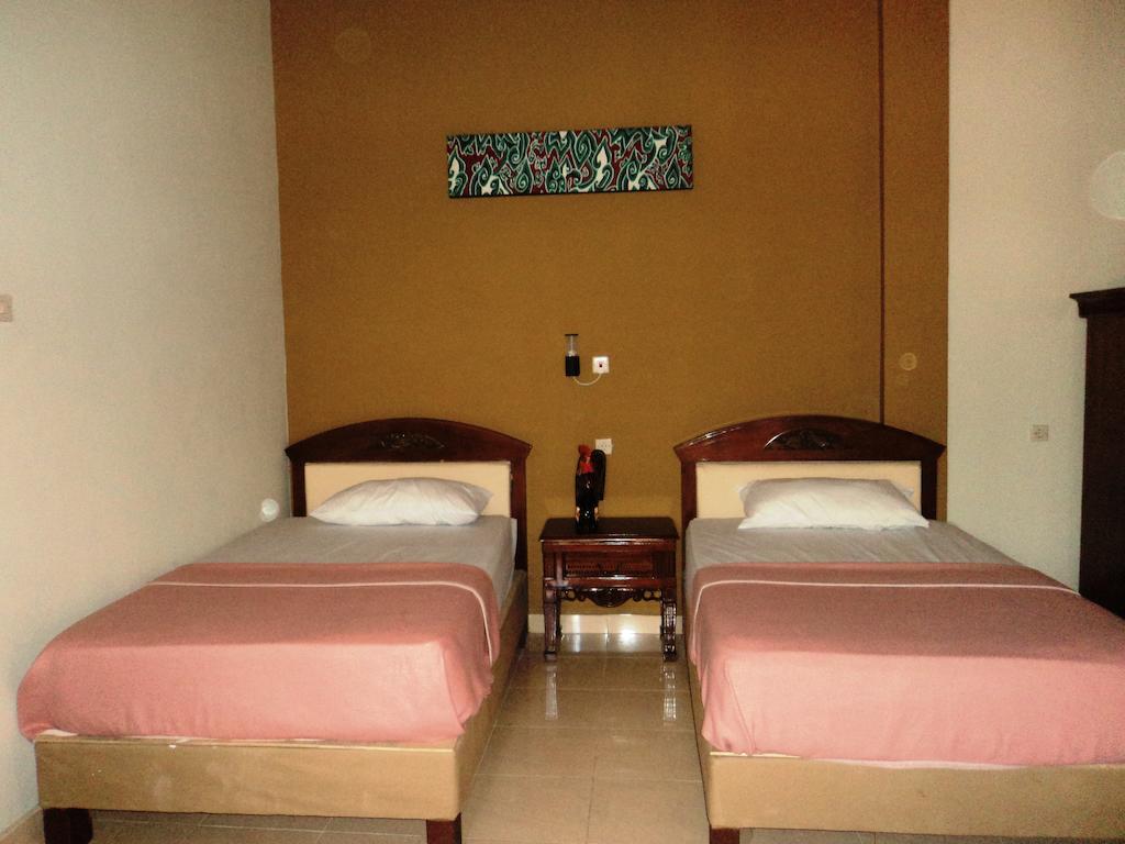 Hotel Sentral Pabean Buleleng Rum bild
