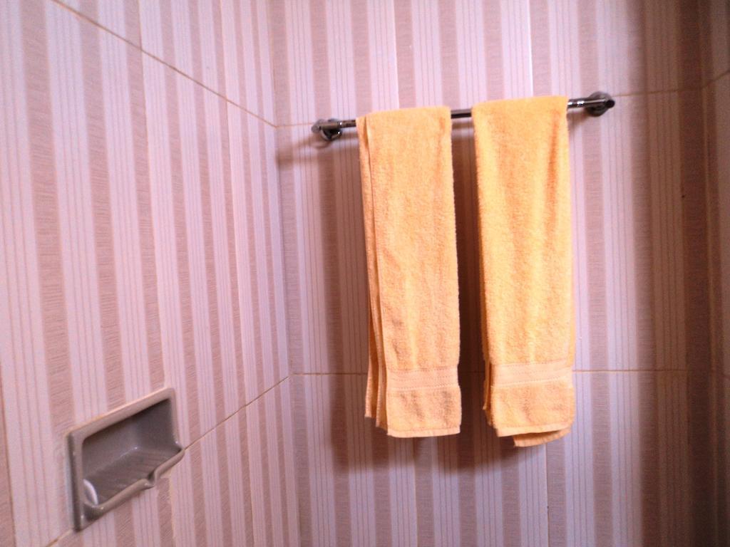Hotel Sentral Pabean Buleleng Rum bild