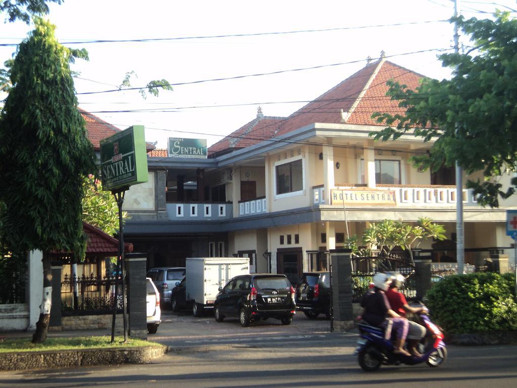 Hotel Sentral Pabean Buleleng Exteriör bild