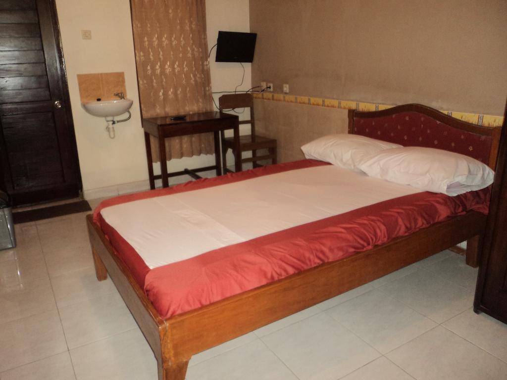 Hotel Sentral Pabean Buleleng Exteriör bild